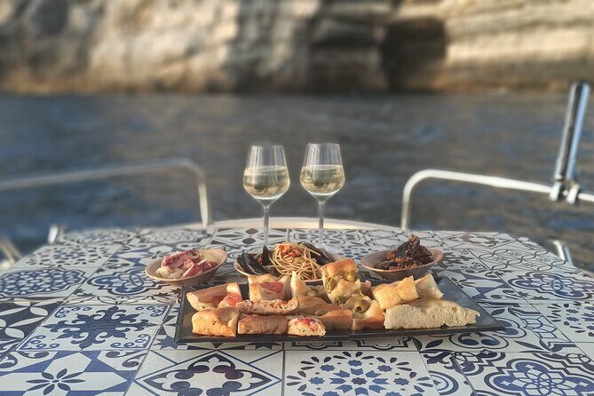 Aperitif on a boat at sunset, Porto Venere and islands - Wrapping It Up