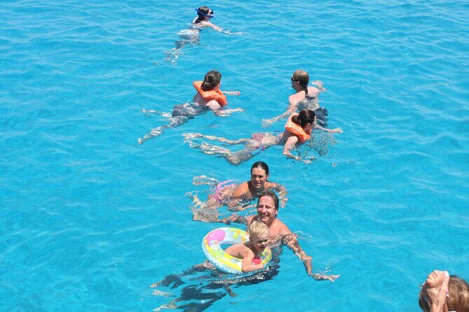 APHRODITE II -LAZY DAY CRUISE-BLUE LAGOON,TURTLE COVE, with LUNCH - The Experience from the Perspective of Travelers