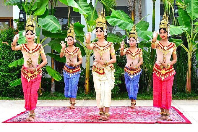 Apsara Dance Show with Dinner by Tuk-Tuk Roundtrip Transfer - Key Points