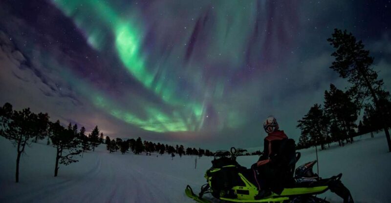 Arctic Adventure: Northern Lights Hunting with Snowmobiles - The Experience in Detail: What You Can Expect