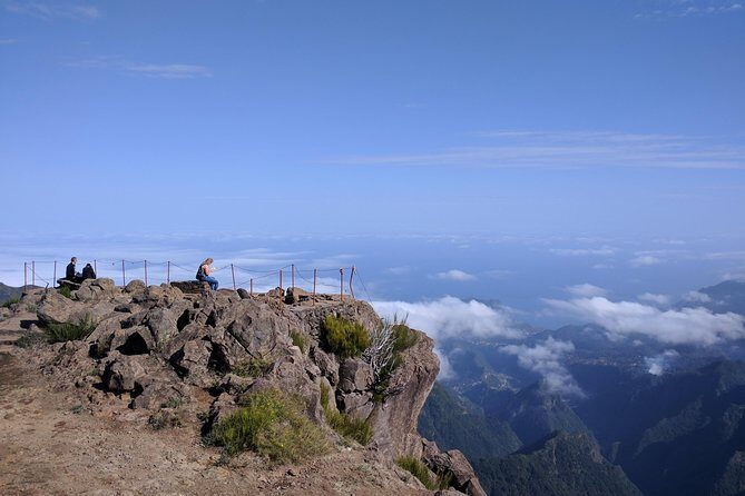 Arieiro Peak, Santo da Serra and Cristo Rei 4x4 Experience - FAQ