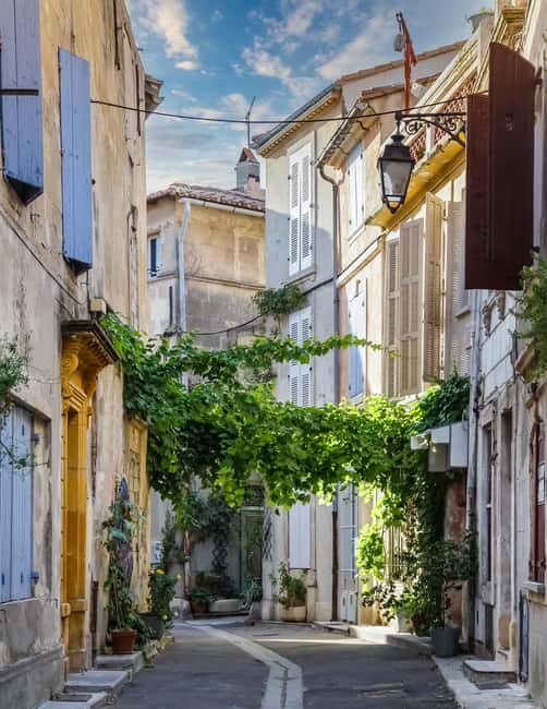 Arles: Express Walk with a Local - Exploring Arles: An Intimate Walk with a Local