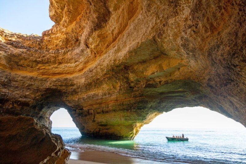 Armação de Pêra: Benagil Caves and Secret Beaches Boat Trip - Navigating the Algarve Coast: A Thorough Look