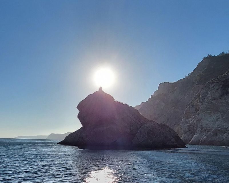 Arrábida Natural Park: sunset boat trip with regional drink. - FAQ