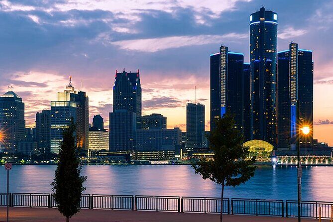 Arrival Private Transfer: Detroit Airport DTW to Detroit in Luxury SUV - An In-Depth Look at the Detroit Airport Private Transfer