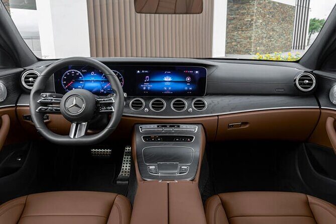 Arrival Private Transfer Seville Airport SVQ to Seville by Sedan - Quick overview: Private Transfer from Seville Airport to City