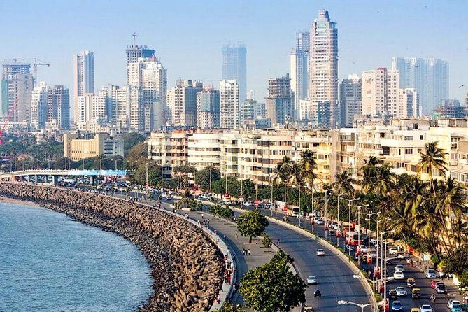 Arrival Private Transfers: Mumbai Airport BOM to Mumbai City in Business Car - Key Points