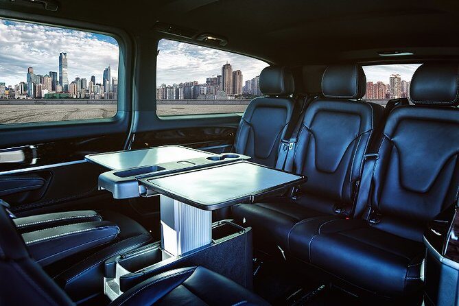 Arrival Transfer: Airport OOL to Gold Coast by Luxury Van - Who Should Book This Transfer?