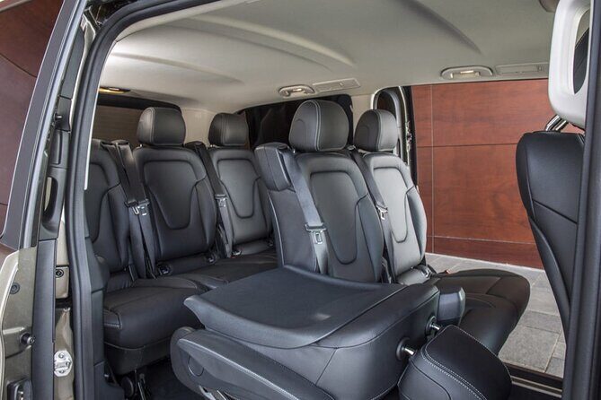 Arrival Transfer by Luxury Van from Barcelona Port to Barcelona - Key Points