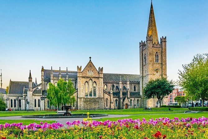 Arrival Transfer: Dublin Airport DUB to Dublin in Business Car - Stress-Free Arrival with Private Business Car Transfer in Dublin