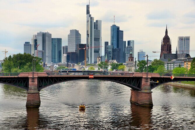 Arrival Transfer: Frankfurt Airport FRA to Frankfurt by Van - Seamless Arrival Experience