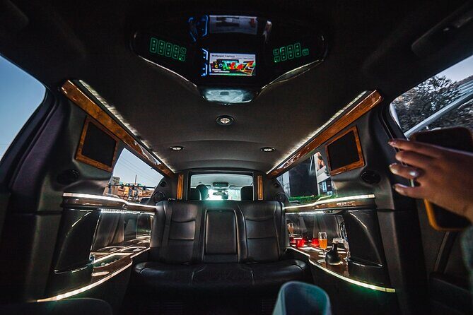 Arrival Transfer: Private Luxury 8 Passenger Limousine Service - FAQ