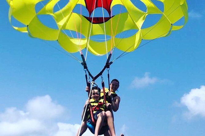Aruba Parasailing with Unparalleled Views - Why It’s Worth It and Who Should Consider It