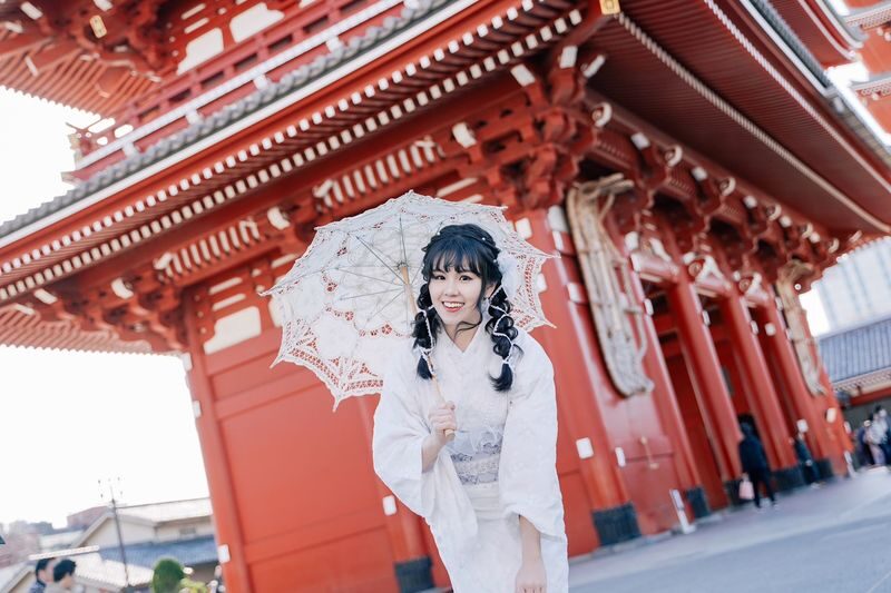Asakusa Premium Kimono Rental & Photography By Premium Miyabi - Out the door and into Asakusa