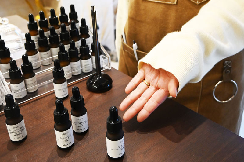 Asakusa, Tokyo | 90-minute DIY Perfume Making Experience - Choose from over 50 types and create 50ml - Who will enjoy making a perfume?