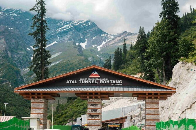 Atal Tunnel Sightseeing Tour Covering Sissu & Solang Valley - Key Points