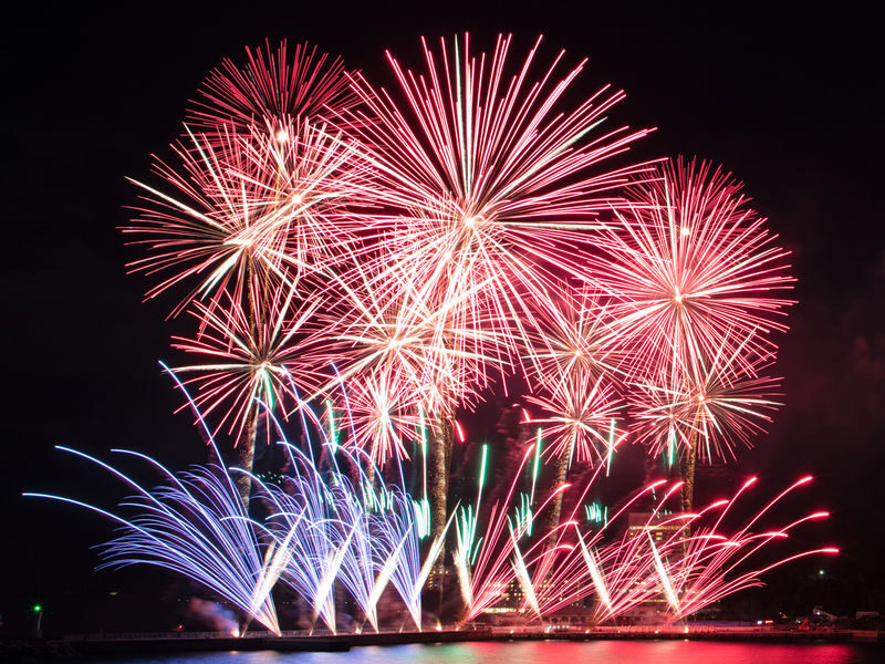 Atami Fireworks Limited: Izu & Atami Fireworks / Hakone Atami Fireworks Festival One-Day Tour | Depart from Tokyo - Atami fireworks, with mountains behind the sea