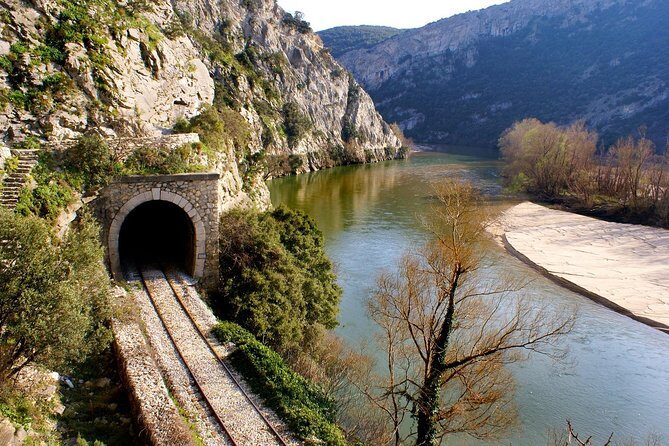 Athens: Meteora Monasteries and Hermit Caves Day Tour with Lunch - Who Is This Tour Best For?