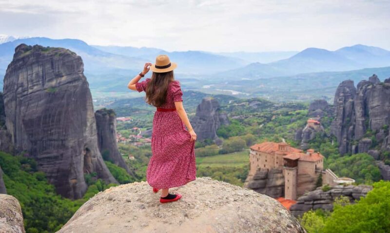 Athens: Meteora Monasteries Day Trip with Caves and Lunch - Exploring the Monasteries: Inside and Out