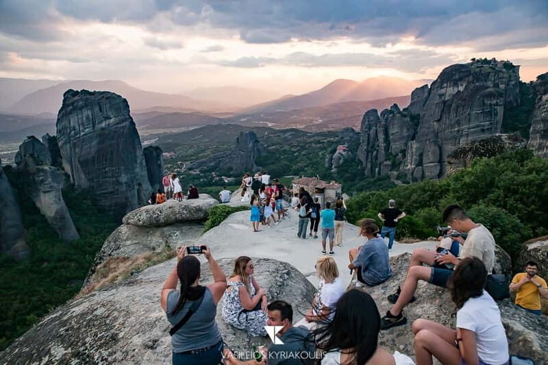 Athens: Meteora Monasteries Day Trip with Caves and Lunch - Panoramic Views and Photo Opportunities