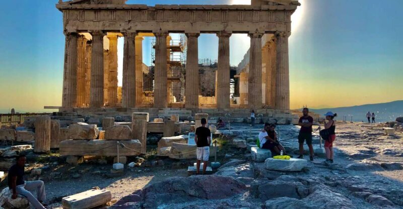 Athens:Acropolis - Historical Center Walking Tour in Spanish - The Heart of Athens: The Acropolis