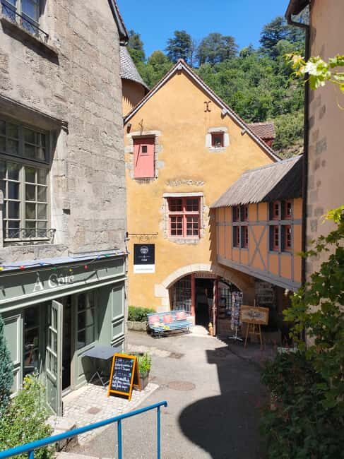Aubusson & Felletin: Guided day trip - Practical Details & Value