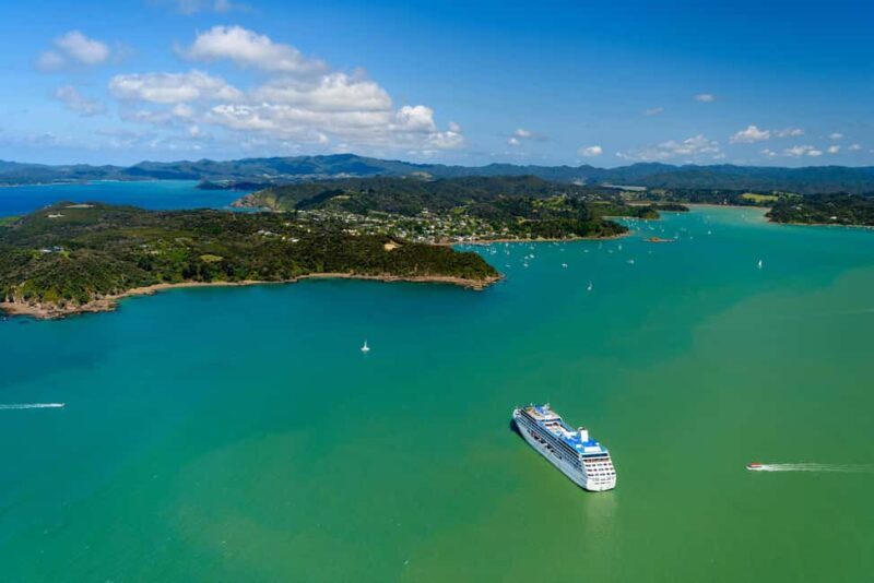 Auckland: Bay of Islands Day Tour with Dolphin Cruise - Exploring the Bay of Islands: A Detailed Review
