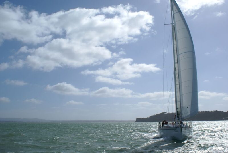 Auckland Harbour 1.5-Hour Sailing Cruise - Scenic Views and Photo Opportunities