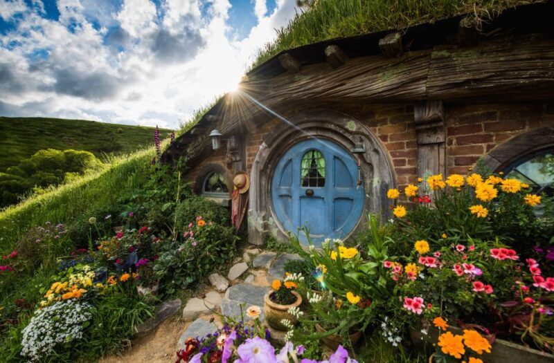 Auckland: Hobbiton and Rotorua Day Tour including Te Puia - FAQs
