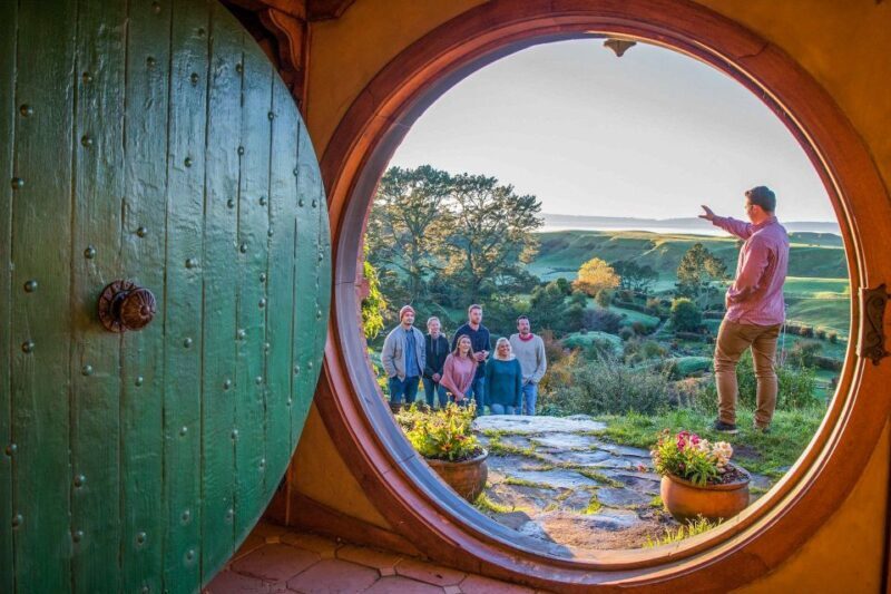 Auckland: Hobbiton Movie Set Day Trip with Festive Lunch - Key Points