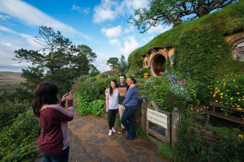 Auckland: Hobbiton Movie Set Tour with Lunch - Returning to Auckland