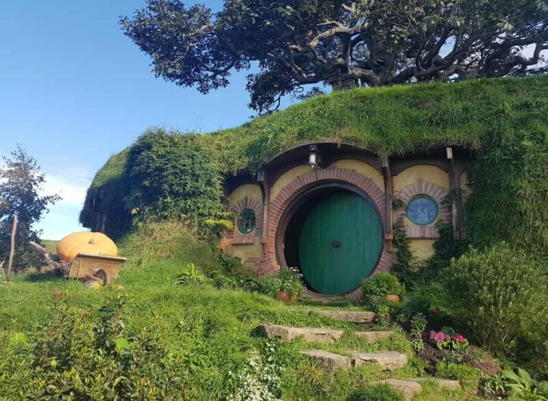 Auckland: Hobbiton, Rotorua, Waiotapu and Waitomo 3-Day Tour - An In-Depth Look at the 3-Day North Island Adventure