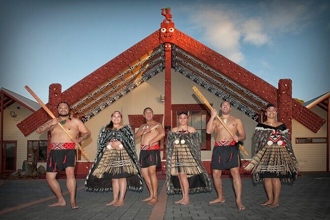 Auckland: Rotorua Mori Village w Haka & Waitomo Caves Day Tour - A Deep Dive into the Experience