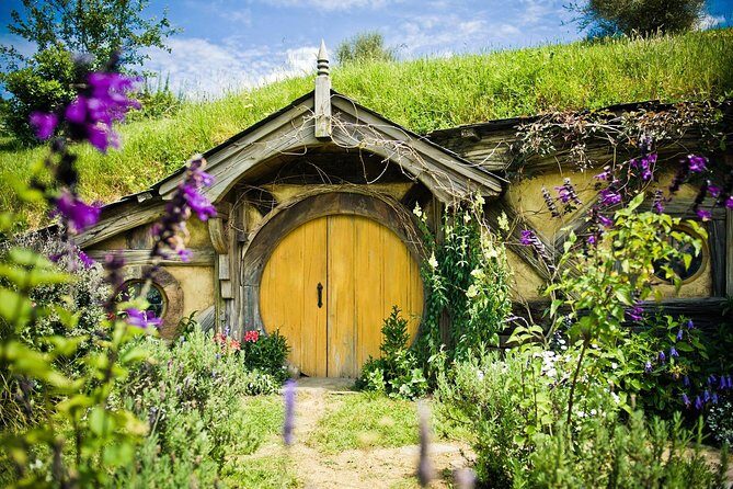 Auckland to Hobbiton Movie Set and Rotorua's Geothermal Valley - In-Depth Review: What to Expect from This Full-Day Adventure