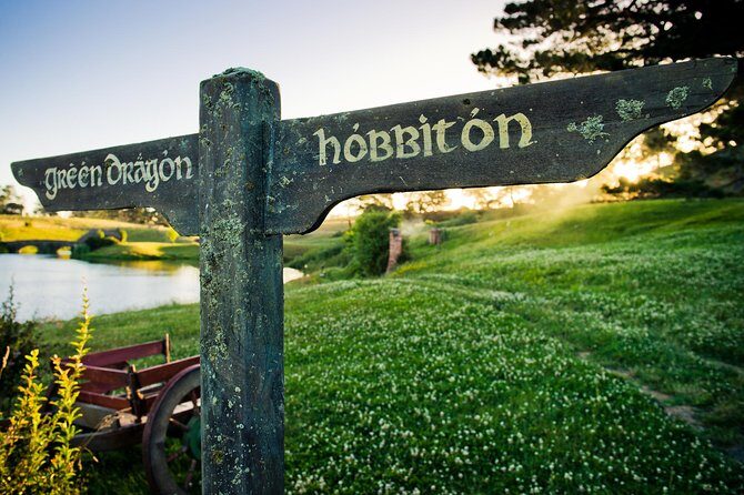 Auckland to Waitomo Caves and Hobbiton Movie Set Private Tour - Key Points