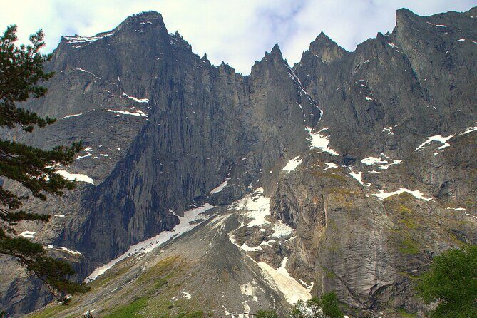 Audio-Guide Bus Tour at Scenic Routes of Åndalsnes to Trollstigen - Key Points