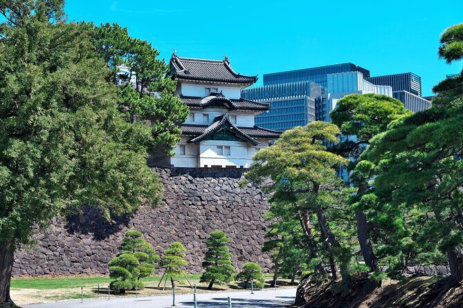 Audio Guide Tour in The East Gardens of the Imperial Palace - Key Points