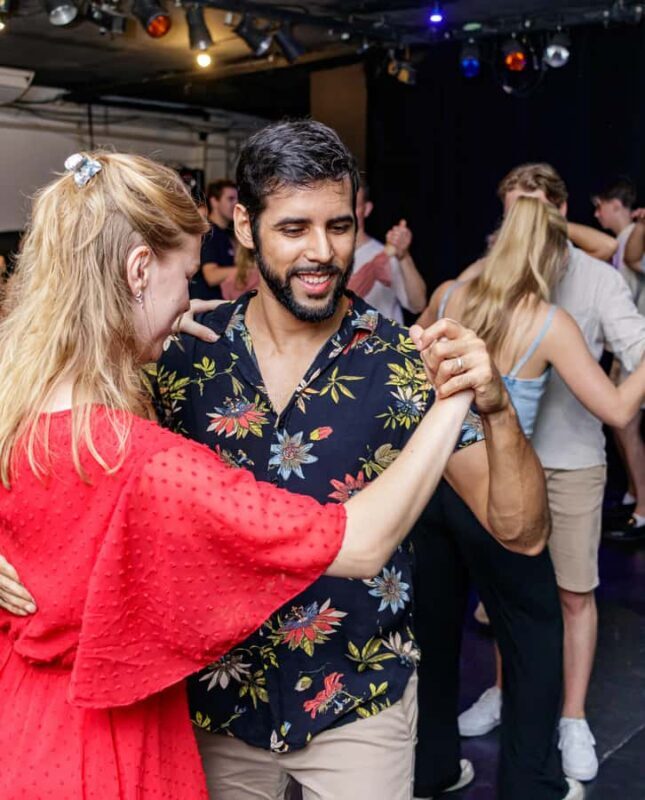 Aula de samba no pé - Bezerra Dance - The Cultural & Social Value of Samba