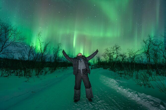 Aurora Hunt with the campfire and professional photographer - An In-Depth Look at the Tromso Aurora Hunt Experience