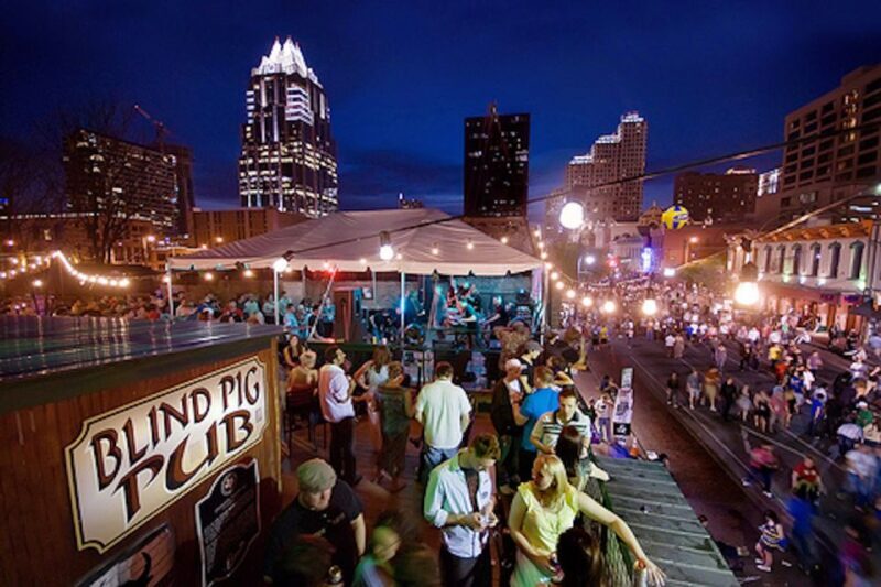 Austin: Live Music Crawl - Exploring the Details of the Austin Live Music Crawl
