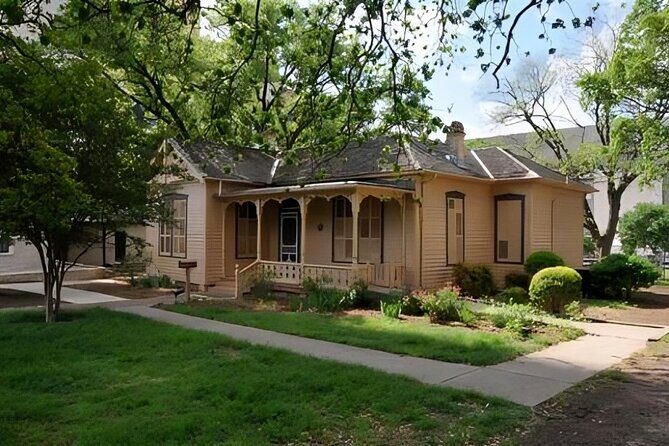 Austin's Must See Sights Guided Private Walking Tour - Key Points