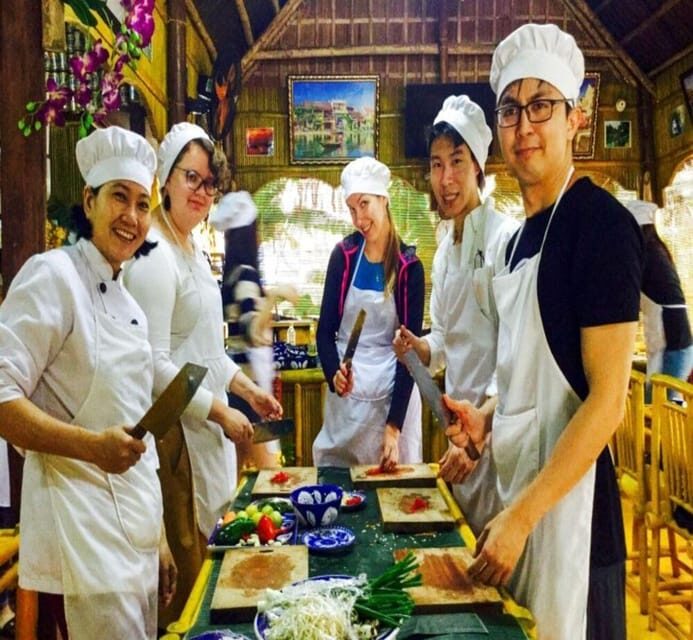 Authentic Cooking Class with Locals in Tra Que Herbs Village - Who Should Consider This Experience?