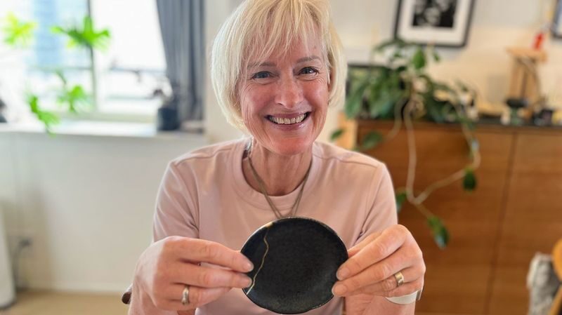 Authentic Kintsugi & Matcha Experience in Shibuya Tokyo - Matcha, sweets, and a pause in the session