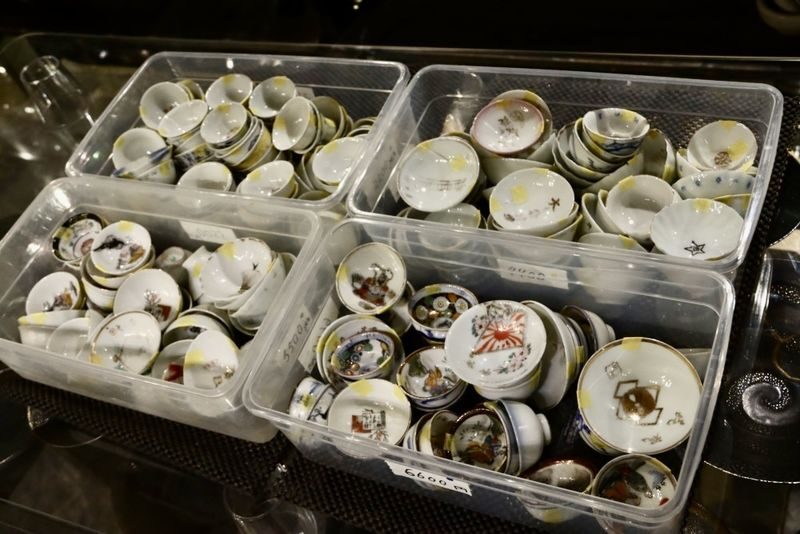 Authentic Kintsugi Workshop: Art of Golden Joinery in Shibuya - Choosing Edo Komon or Yobitsugi