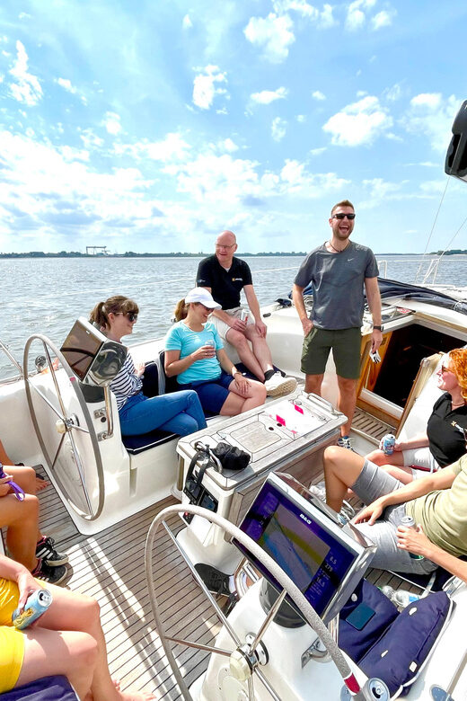 Authentic sailingtrip "towards Blankenese", Hamburg/Elbe - A Closer Look at the Hamburg Elbe Sailing Trip