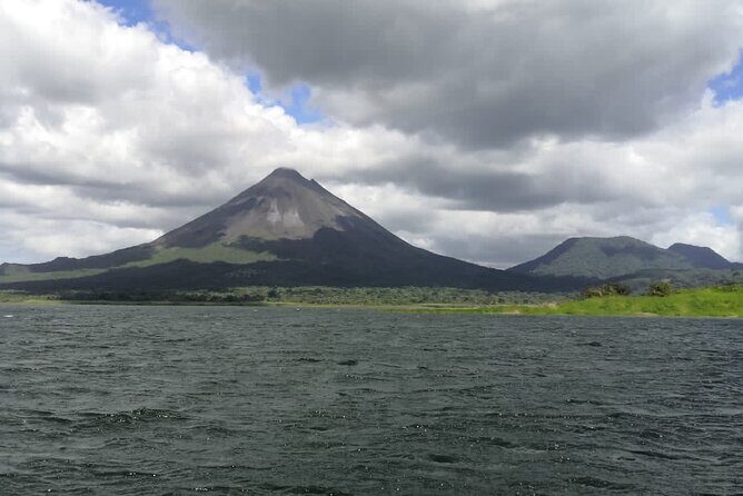 Aventura en Kayak en el Lago Arenal con Guía Local - The Broader Context: Value and Authenticity