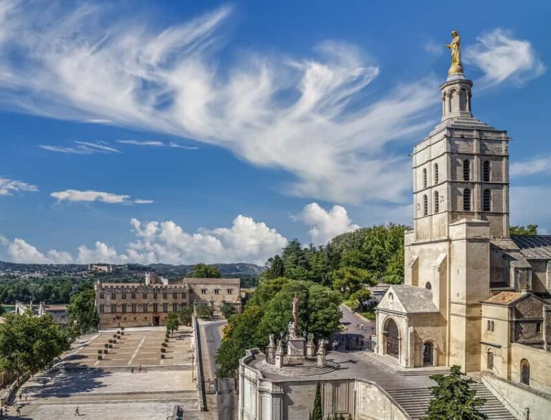 Avignon: Private 2-Hour Intro City Walk with Local Guide - Discovering Avignon: A 2-Hour Private Intro Walk with a Local Guide