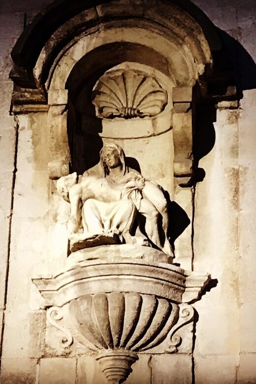 Avignon: The Night Amble Between Bourgeois and Christians - Authentic Stories and Local Insights
