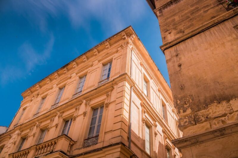 Avignon: Tour with Private Guide - Exploring the streets and markets
