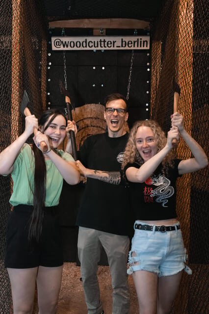 AXE THROWING EXPERIENCE IN BERLIN - AXE THROWING EXPERIENCE IN BERLIN